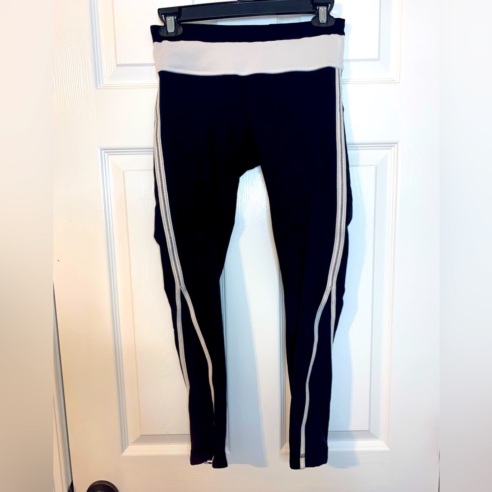 Lululemon blank and white leggings. Size 4
